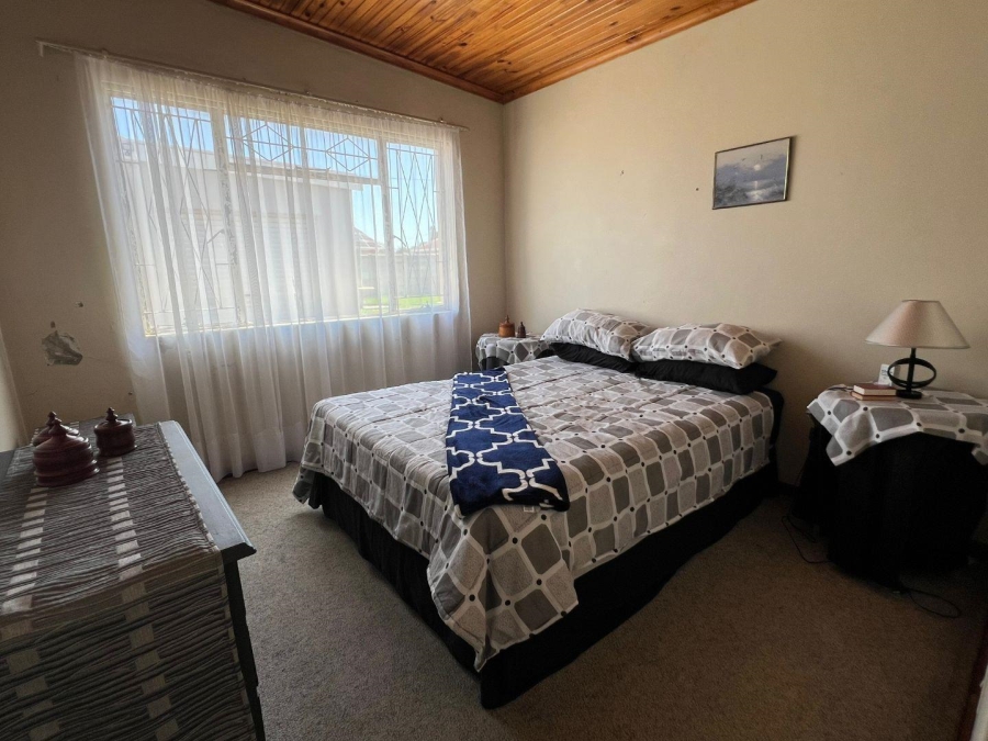 To Let 4 Bedroom Property for Rent in Rowallan Park Eastern Cape